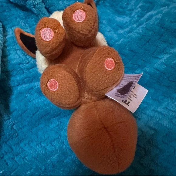 POKEMON Eevee plush! - Picture 6 of 6